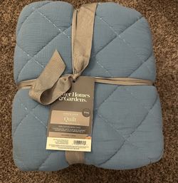 Better Homes & Gardens King Diamond Gauze Quilte