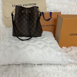 Purse “NeoNoe MM By Louis Vuitton Leather Bag (PRICE IS FIRM