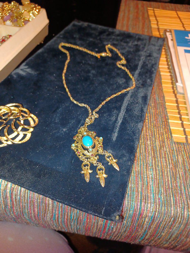 Vintage Celebrity NY Necklace for Sale in Salinas, CA - OfferUp