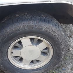  Tires Set Of 4 With Rim 235 /75/ 15 