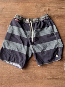 Vuori Men’s Medium Board Shorts Size Medium