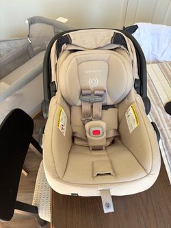 UppaBaby Mesa Car seat and two car seat bases