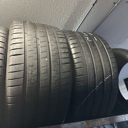 PAR OF TIRE 285 35 2I MICHELIN 85% LIFE