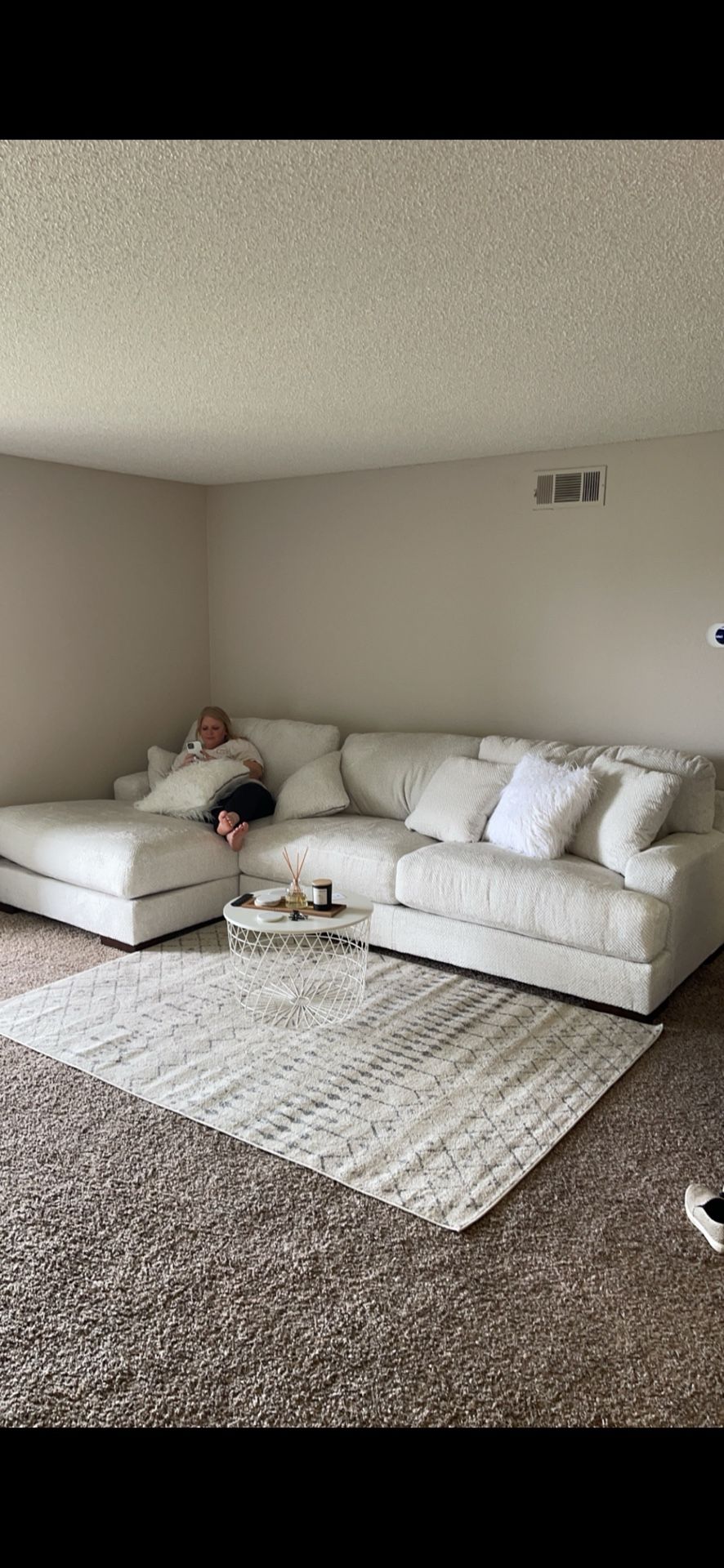 Off-white Sectional Sofa With Chaise