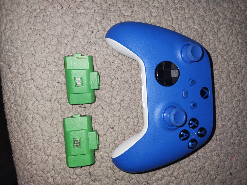 wireless xbox controller+ 2 rechargeable b
