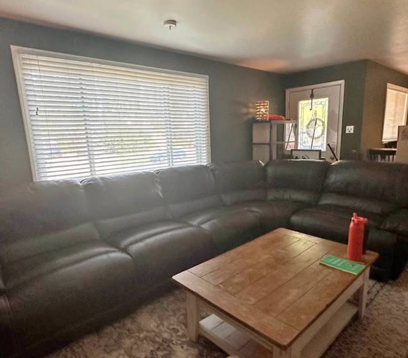 Power reclining Sectional - No Tears Or Scratches
