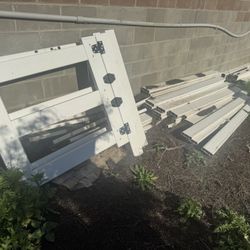 Vinyl Fencing Used Good Shape 