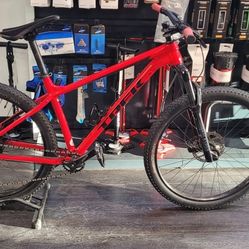 2018 TREK ROSCOE 7 MOUNTAIN BIKE HARDTAIL 