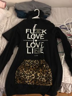 Women’s sweatshirt