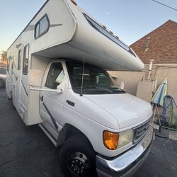 05 Fourwinds Motorhome