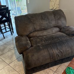 Brown Sofa Set With Recliner  