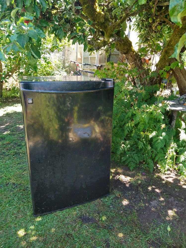 General Electric Half Size Refrigerator