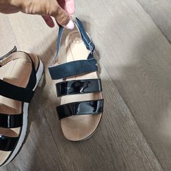 Like New Ugg Wedge Sandal Size 9 1/2
