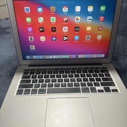 Apple MacBook Air/ 13.3 inch Retina Display / Core i5 / 4GB RAM / 128GB SSD