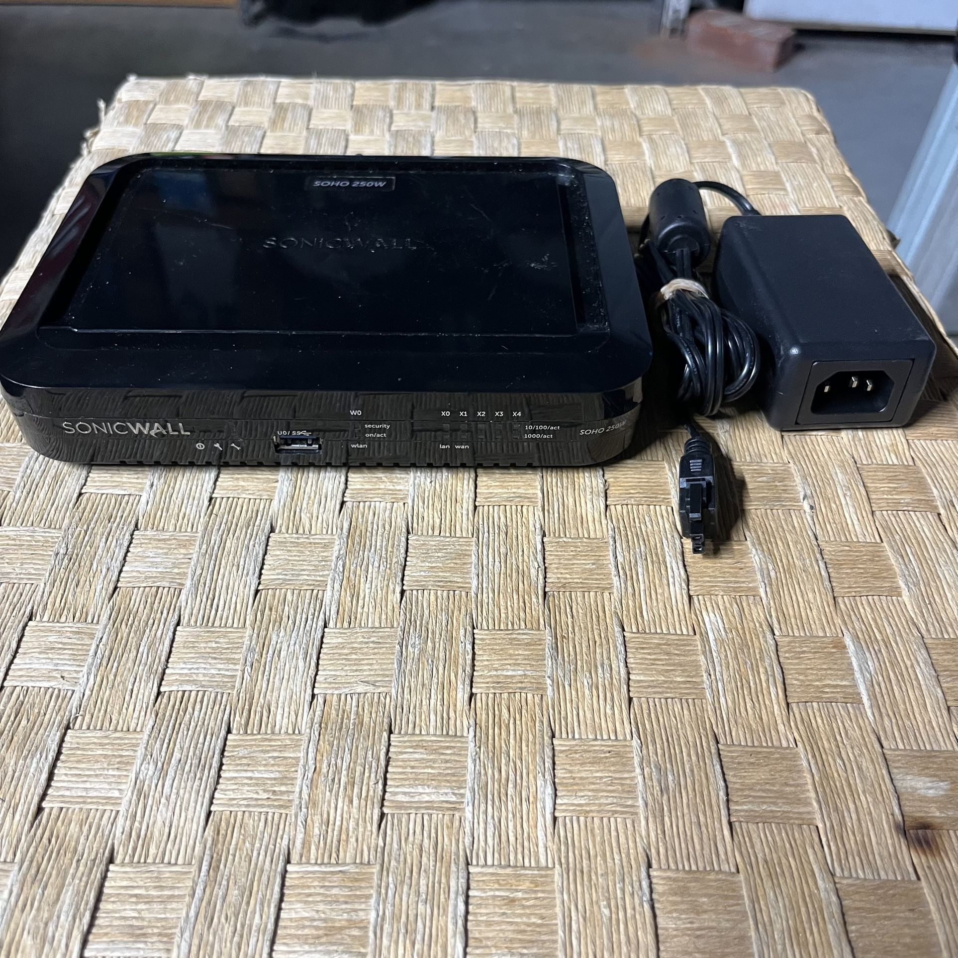 Sonicwall Wireless SOHO 250W Firewall Appliance + AC Power Adapter, APL41-0BA