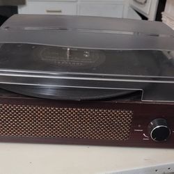 Vinyl record player with Bluetooth receiver