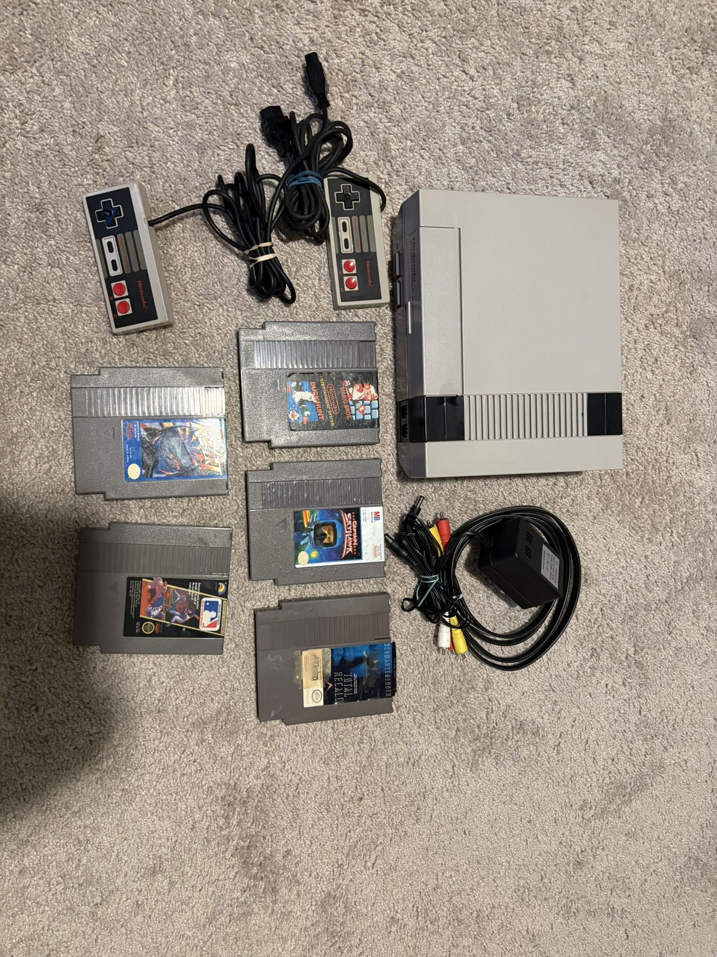 Nintendo NES + 5 Games (hablo Espanol)