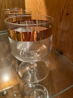 Elegant 31 piece vintage mid-century with 24 k golden trim