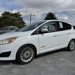 2014 Ford C-MAX Hybrid SE Wagon 121k miles Clean title  Runs great  Very clean  Gas saver ! Financing available  253-444-7219 Parks-motors. Com 