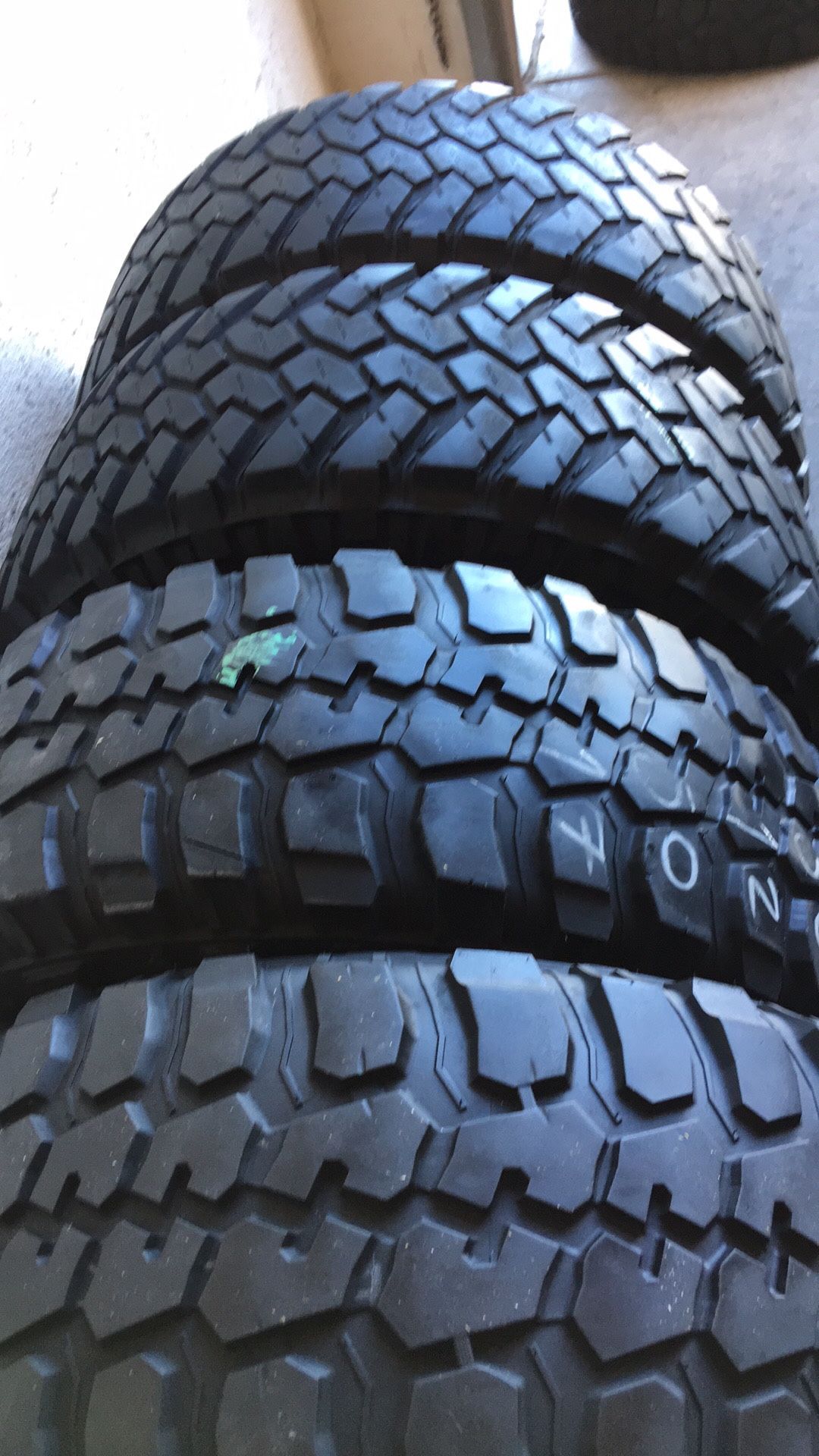 35x12.50/17 (2 federal couragia (2 nitto grapper 🛞