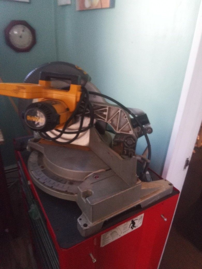 DeWalt Miter Saw D705