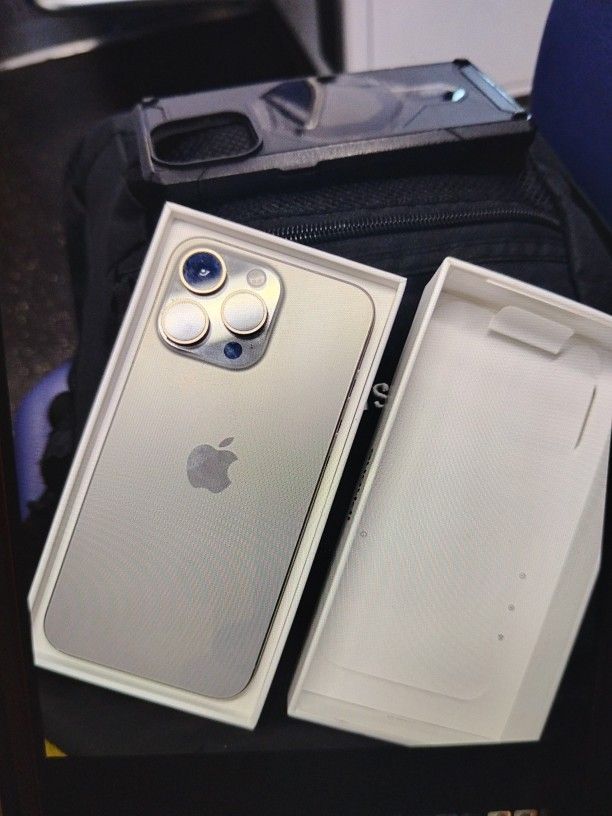 iPhone 15 Pro Max 256gb AT&T