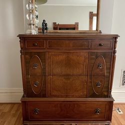 Early 20th Century Antique Walnut/Mahogany Dresser/ Chest of Drawers