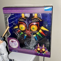 Zelda Majora Mask Figure 4 Brand New Sealed Led Nintendo Link