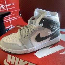 Womens Air Jordan 1 Mid size 8