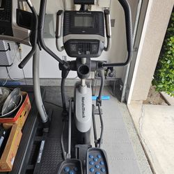 2017 NordicTrack Elite 10.9i elliptical