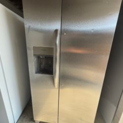 Refrigerator Frigidaire open box