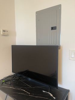 40” Hisense Roku Smart TV