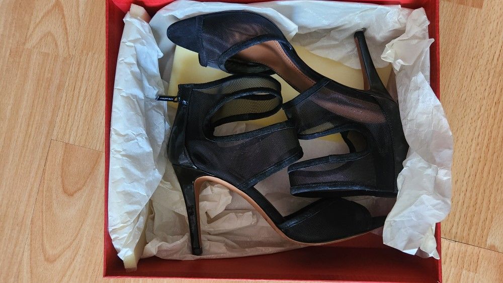 Donald J Pilner Heels