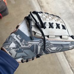 Baseball Glove 
