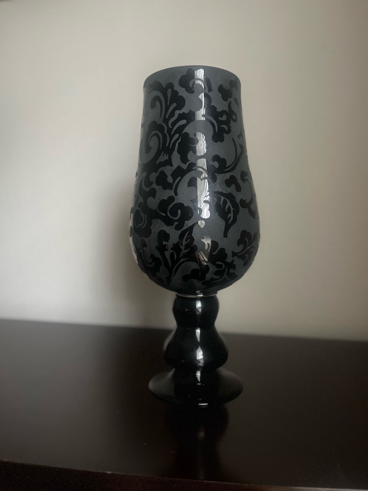 Damask glossy black Vase