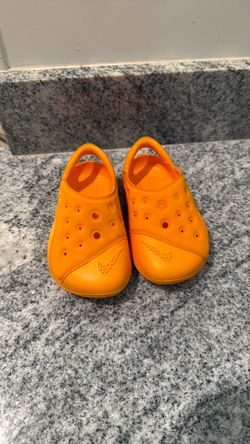 Nike toddler Clogs 7c
