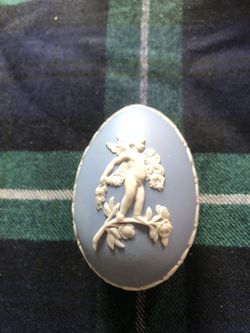 WEDGEWOOD Jasperware Egg Trinket Box Blue Cherub 3" England Cupid Angel PRISTINE