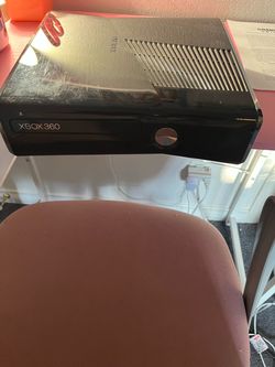 Xbox 360 S Home Console Bundle - Late Model System + Kinect & 2 Controllers