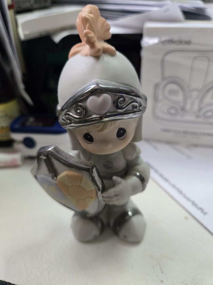 Enesco Knight Statue