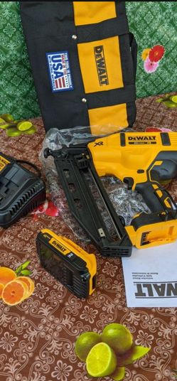 DEWALT

20V MAX XR Lithium-Ion 16-Gauge Cordless Angled Finish Nailer Kit