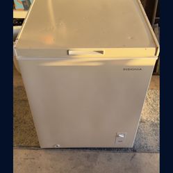 Insignia Portable Freezer 100 Obo