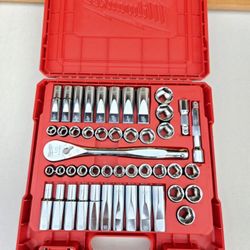Milwaukee 1/2 in. Drive SAE/Metric Ratchet and Socket Mechanics Tool Set (47-Piece)