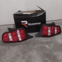 FORD MUSTANG GT TAILIGHTS