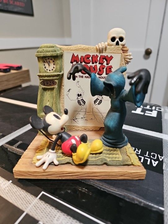 1991 Dianey Mickey Mouse In The Haunted House Scene
