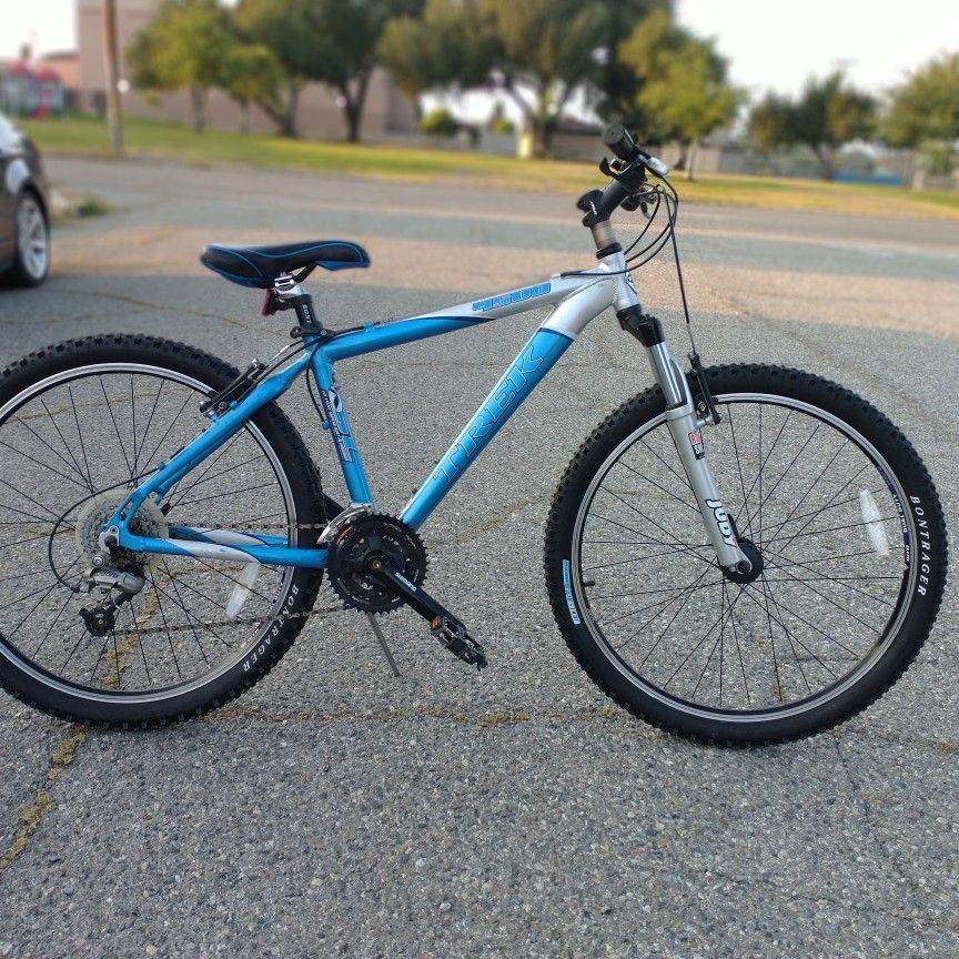 Trek Bike, 26 Inch Tires, 16 Inch Frame for Sale in Grand Terrace