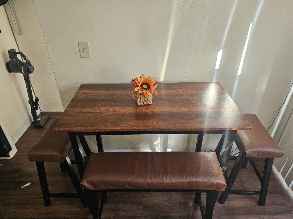 Brockington 4- Piece Solid Wood
Dining Set