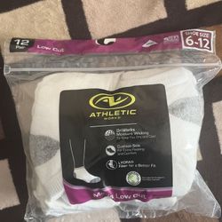 Athletic Works 12 pk sz 6-12 Men's Low Cut white socks