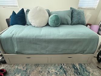 Twin Day Bed - Expands to Queen