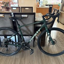 Giant Revolt Gravel Bike Bicycle Medium ShimanoSora