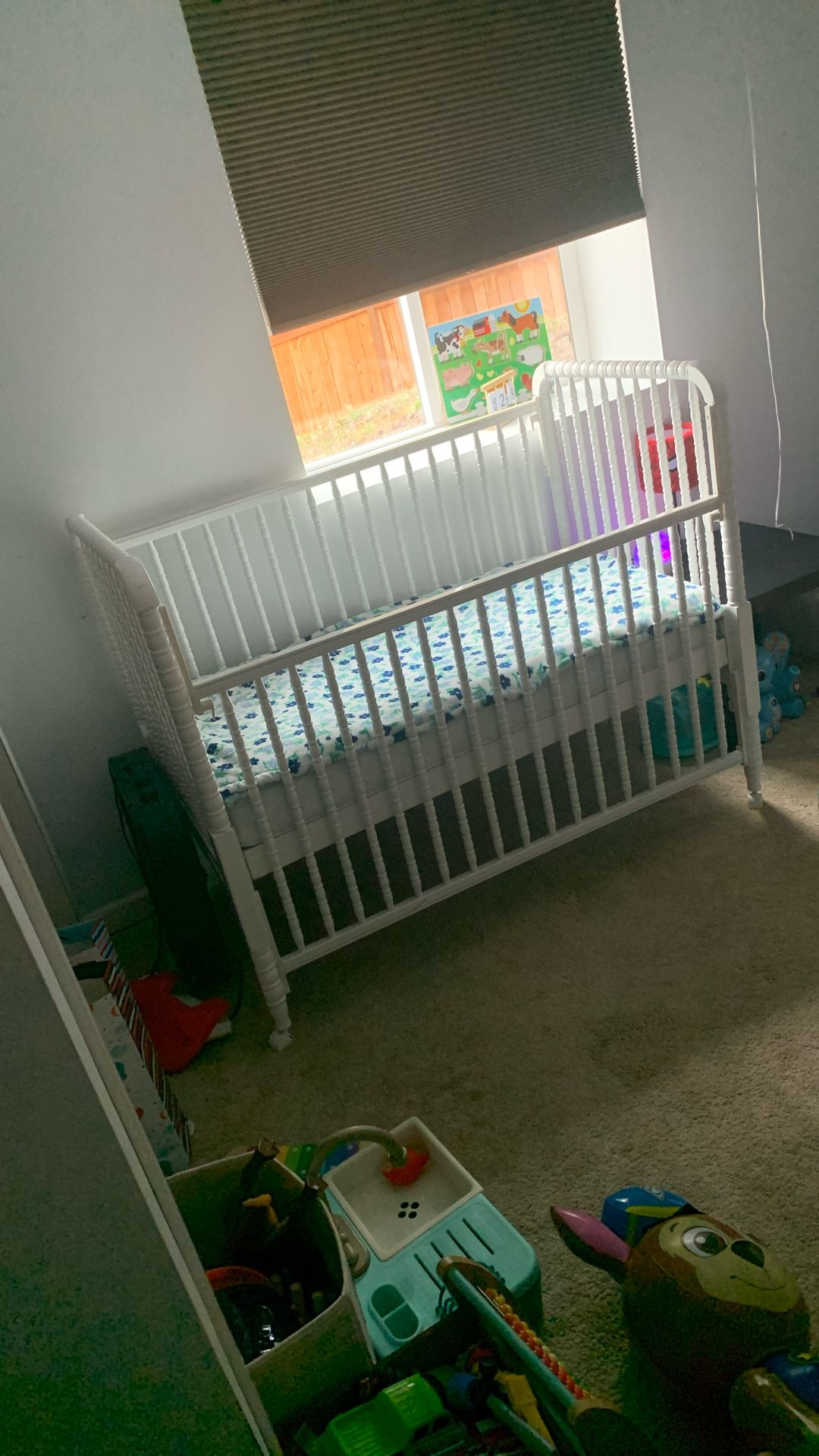 Delta Luv Crib